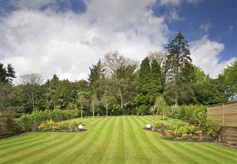 7 Common Lawn Mowing Patterns and When to Use Them