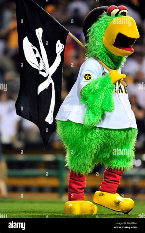 Pirate mascot hi-res stock photography and images - Alamy