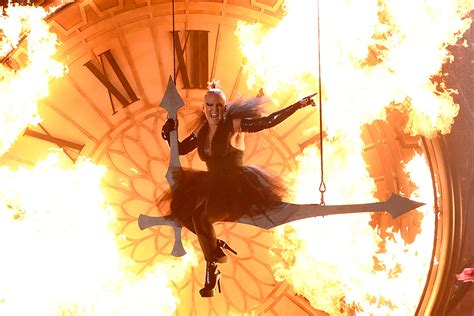 Pink Flies High In Statement Boots For Billboard Awards Performance – Footwear News