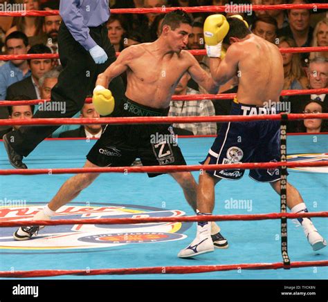 Marco Antonio Barrera of Izacalco, fights Eric "El Terrible" Morales ...