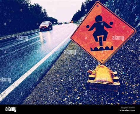 Bumpy road signs hi-res stock photography and images - Alamy