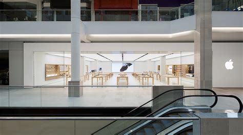 CambridgeSide - Apple Store - Apple