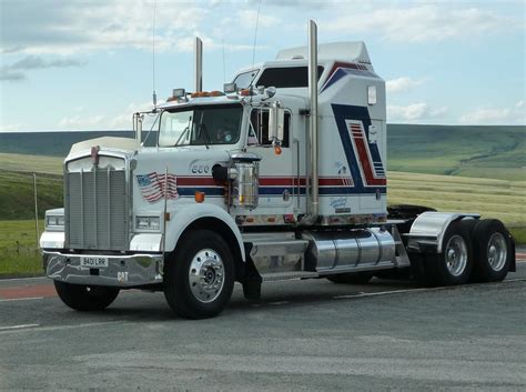 B401 LRR - 1985 KENWORTH W900B | Arriving at the Carriage Ho… | Flickr