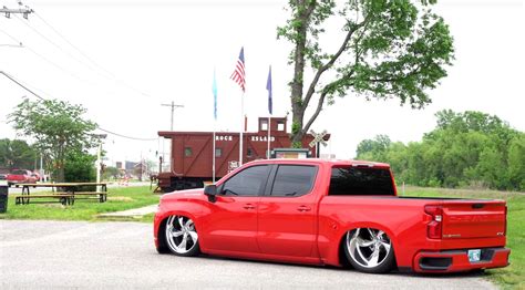 Slammed Chevy Silverado "Magic Carpet" Is Super-Low - autoevolution