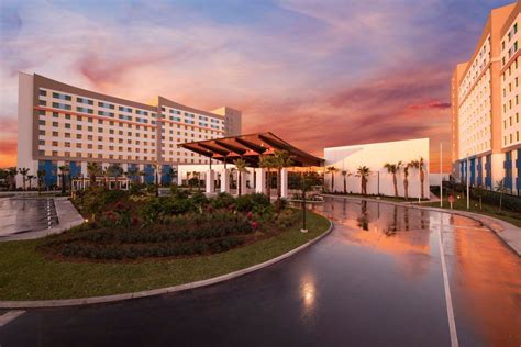 Universal's Endless Summer Resort - Dockside Inn and Suites Is Now Open - Universal Parks Blog