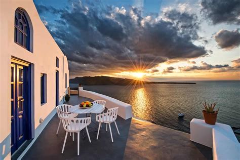 [UPDATED] 30+ Dreamy Airbnb Santorini Vacation Rentals (Nov 2020)