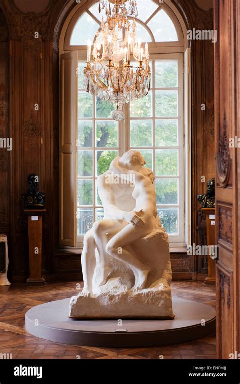 "The Kiss" in the Rodin museum Stock Photo - Alamy