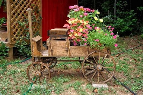 27 Rustic Wagon Planter Ideas | Garden Outline