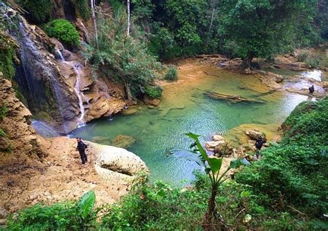 Surprised by the beauty of the "fairy scene" at Mu waterfall