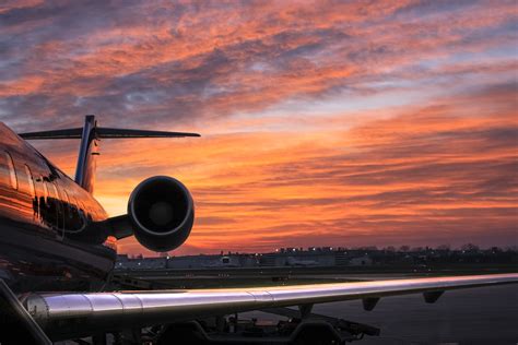 Free Images : wing, cloud, sky, sunrise, sunset, air, dawn, flying, fly, airport, travel ...