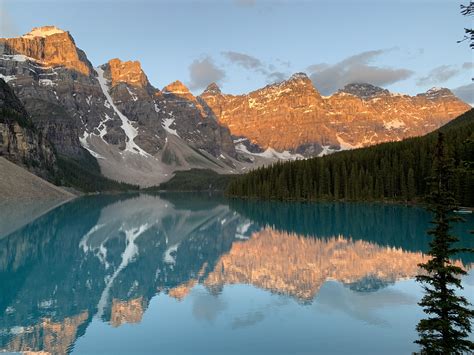 Sunrise on Moraine Lake in Alberta, Canada [OC] [4032 x 3024] : r/EarthPorn