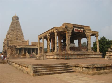 Brihadeeswarar Temple Historical Facts and Pictures | The History Hub