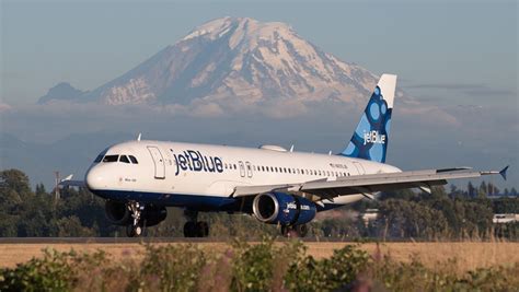 JetBlue adds western flights, but cuts flights at Long Beach