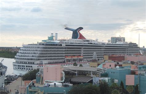 Tampa - Carnival Cruise Ship | The cruise ship Carnival Lege… | Flickr