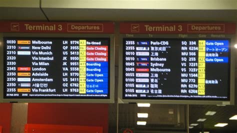 File:Indicator board at Changi Airport 1.jpg - Wikimedia Commons
