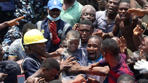 A Race to Save Children After Nigeria Building Collapse, but 8 People ...