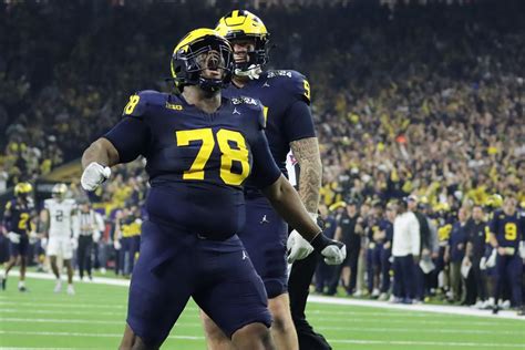 ‘Gift from the football gods’: Kenneth Grant sack sets the tone for Michigan’s defense against ...