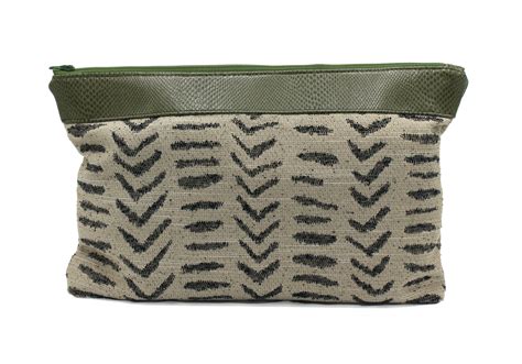 MALI OLIVE CLUTCH(ecru) | tashumbra | Ecru, Clutch, Leather skin