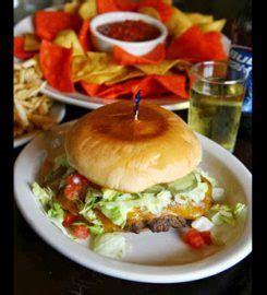 Mozie’s Bar and Grill – New Braunfels Attractions