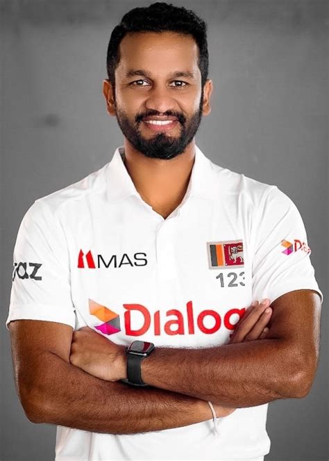 Dimuth Karunaratne Height, Weight, Facts, Spouse, Education, Biography