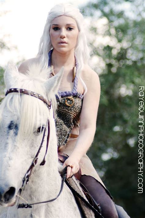 Daenerys Targaryen Cosplay | Daenerys targaryen cosplay, Girl, Cosplay