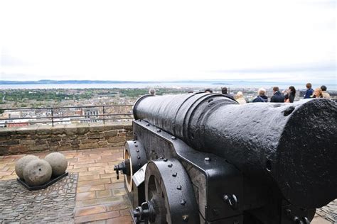 Guided Tour of Edinburgh Castle - IntroducingEdinburgh.com