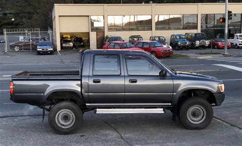 1990 Toyota Hilux double-cab 4x4 - AdamsGarage - SODO-MOTO