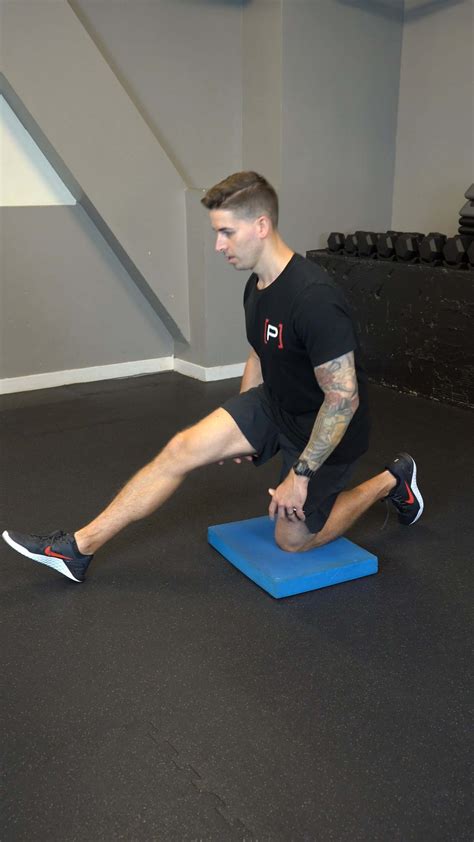 Half Kneeling Dynamic Hip Flexor And Hamstrings Stretch | 𝙏𝙝𝙚 𝙋𝙧𝙚𝙝𝙖𝙗 𝙂𝙪𝙮𝙨 | Online Physical Therapy