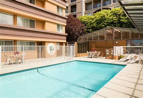 Days Inn Victoria - Vancouver Island BC Golf Vacations