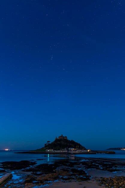 Premium Photo | St michael's mount at night