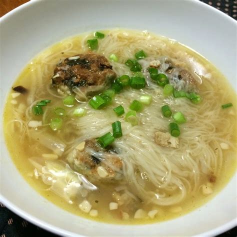 My Mad, Mad, Mad Gourmet Adventures: Misua Soup with Meatballs ...