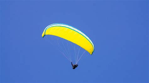 Everything about paragliding courses in India | A beginner's guide