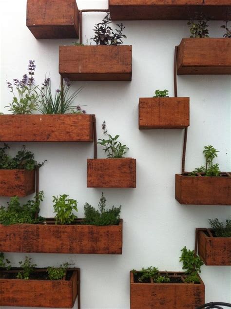 Creative living wall planter ideas – design your own vertical garden