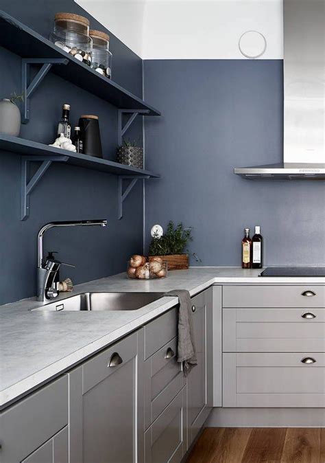 Kitchen in warm grey and petrol blue - COCO LAPINE DESIGN | Grey kitchen walls, Blue kitchen ...