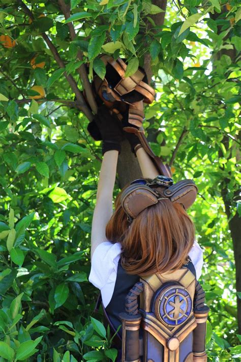 Have you seen my bear Tibbers? Hextech Annie Cosplay | Cosplay, Poppies ...