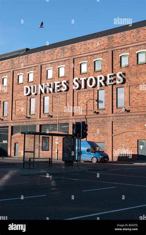 Dunnes stores logo hi-res stock photography and images - Alamy