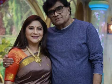 Nivedita Saraf celebrates 33 years of togetherness with husband Ashok ...