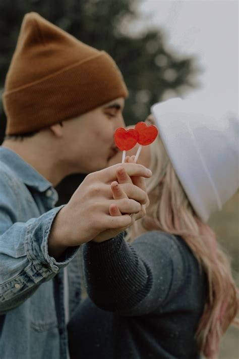 Couple Valentine’s Day photoshoot | Valentine photo shoot, Valentine photography, Valentine mini ...