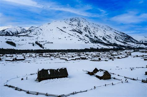 Snowed Mountain Village · Free Stock Photo