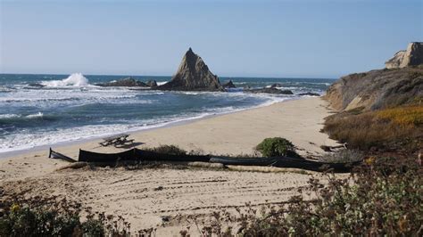 Silicon Valley Billionaire Battles Surfers Over Beach Access | KQED Science