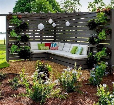 7 Backyard Fence Decor Ideas To Add Some Personality To Your Outdoor ...