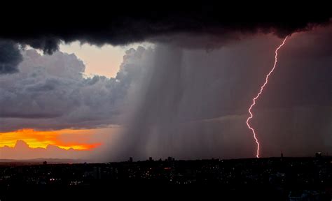 How Do Thunderstorms Produce Damaging Winds? | Weather.us Blog