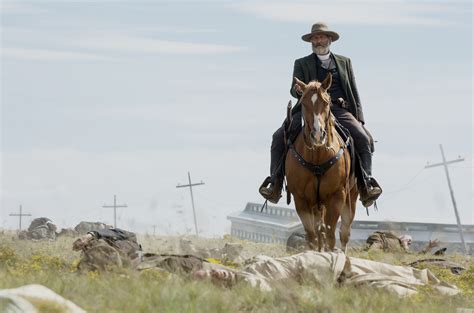 "Godless" star Jeff Daniels thanks his horse during Emmy Awards ...