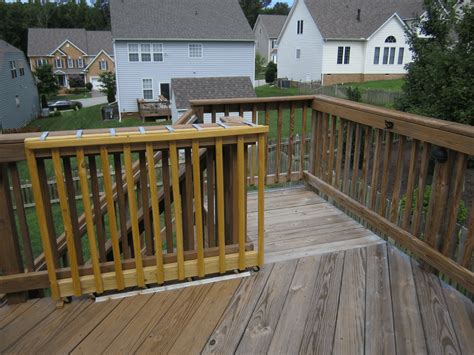 Wooden porch gate | EasyHomeTips.org