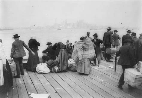 Ellis Island Immigrants: 44 Powerful Historical Photos