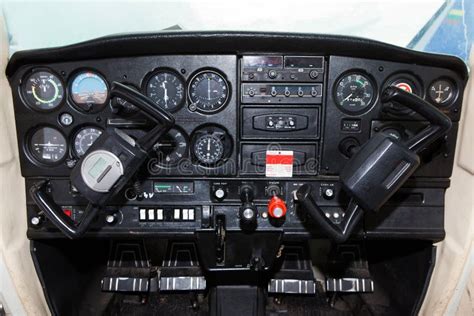 Cockpit of Cessna 152 Aircraft Stock Photo - Image of cockpit, graph ...