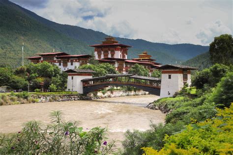 📅 The Best Time to Visit Bhutan in 2023