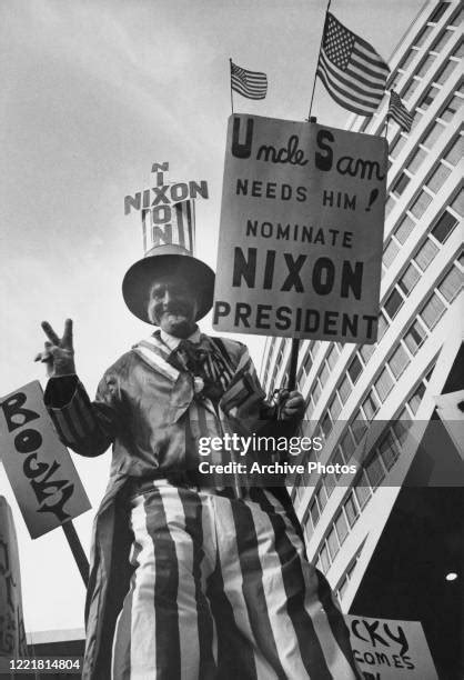 55 Nixon Peace Sign Stock Photos, High-Res Pictures, and Images - Getty ...