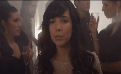 Indila Tourner Dans Le Vide Lyrics English Translation - Lyrics Gem