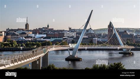 The peace bridge in Derry / London Derry Stock Photo - Alamy